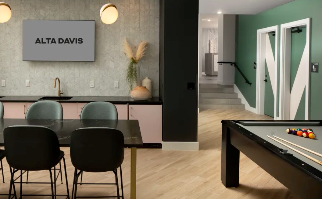 Alta Davis — amenities
