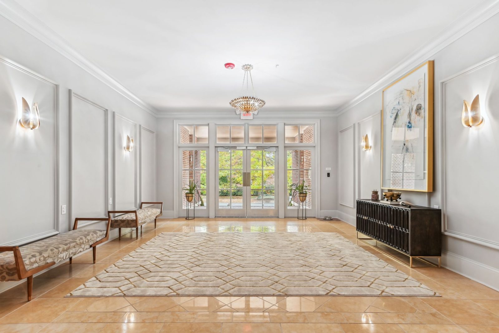 2100 Queens — amenities