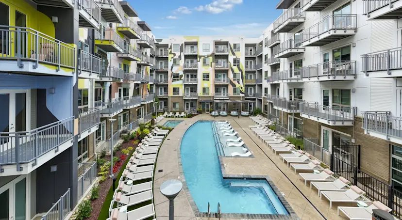 Camden LoSo — amenities