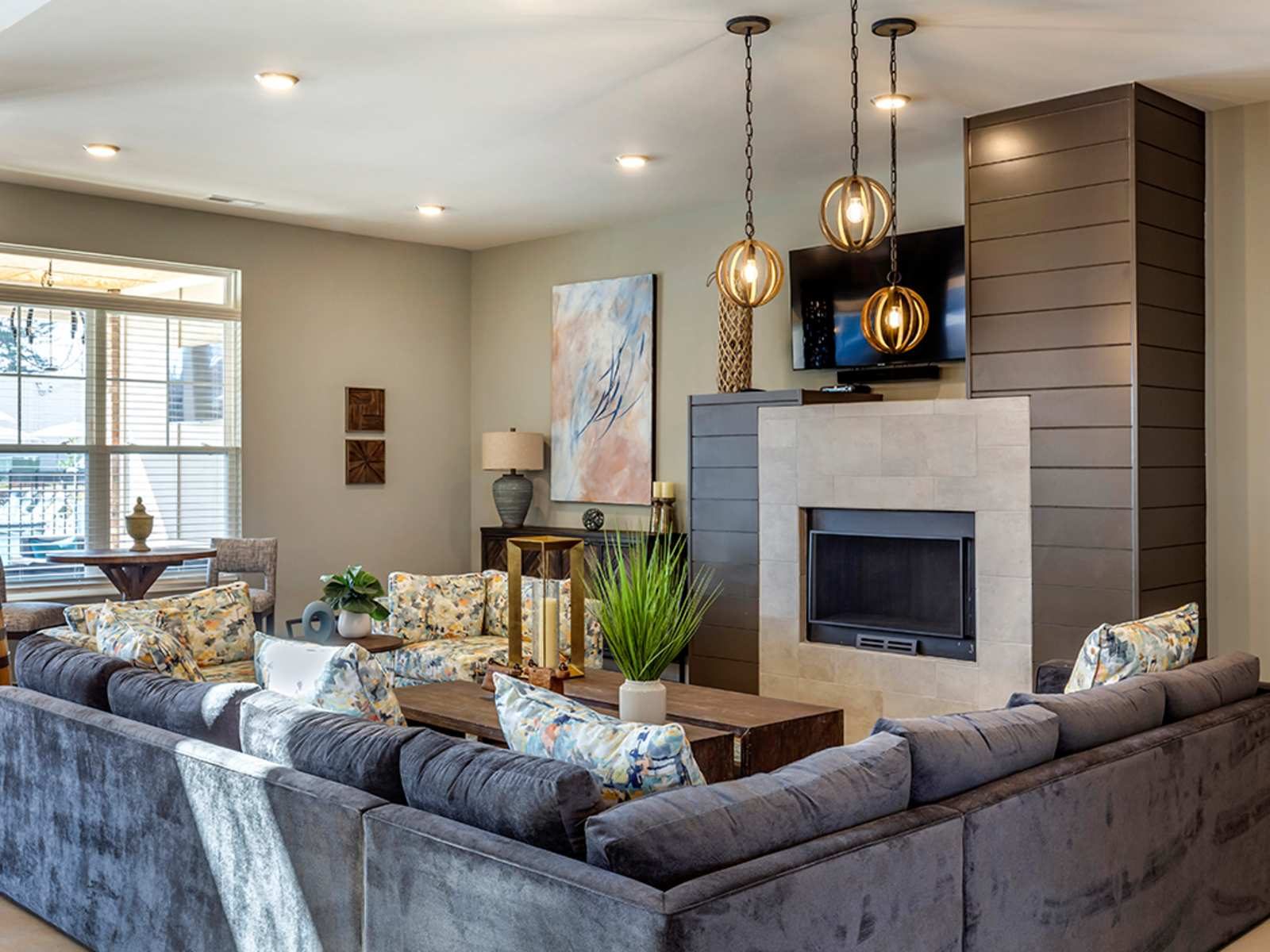 Comet Greensboro — amenities