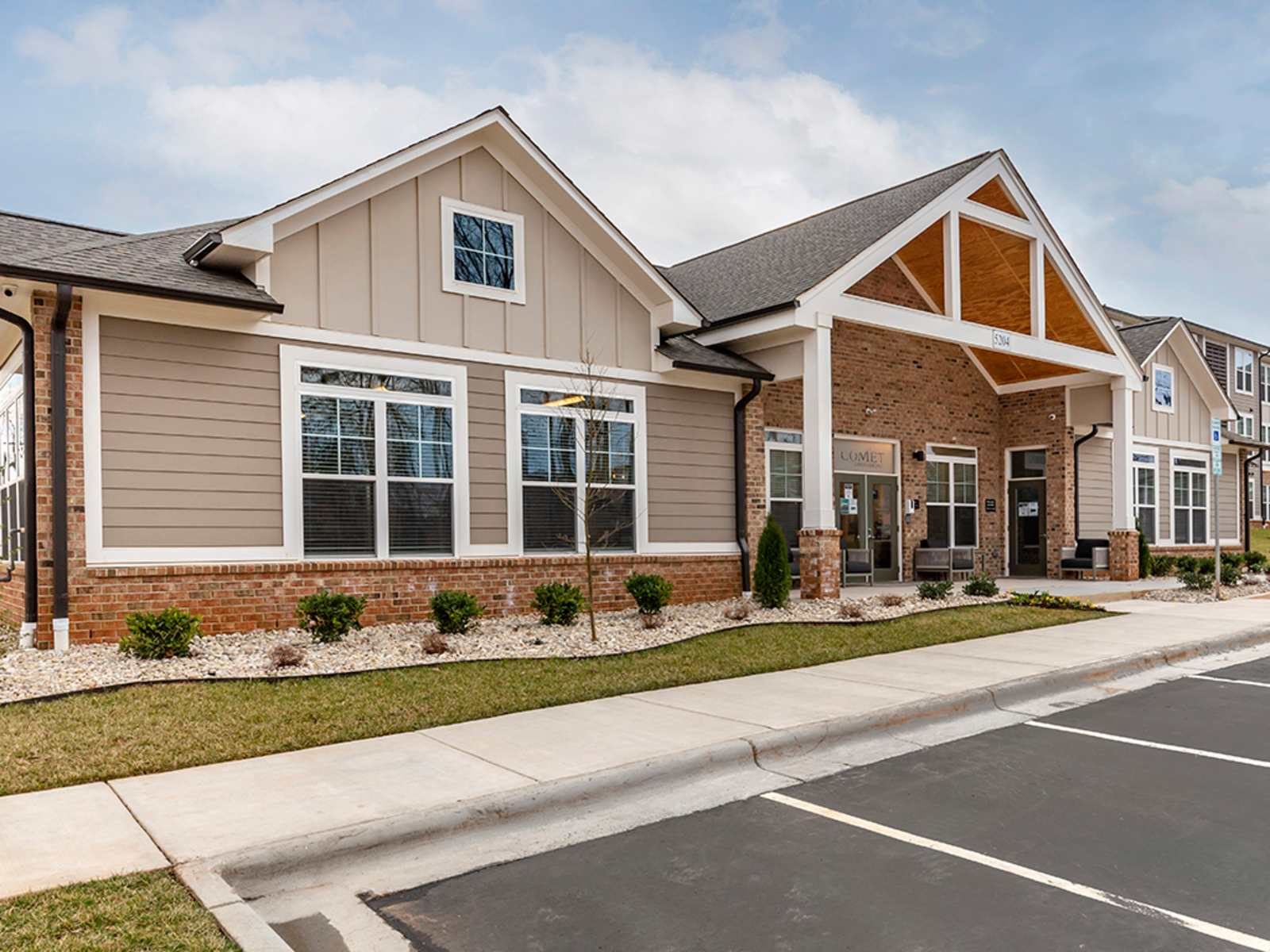 Comet Greensboro — amenities