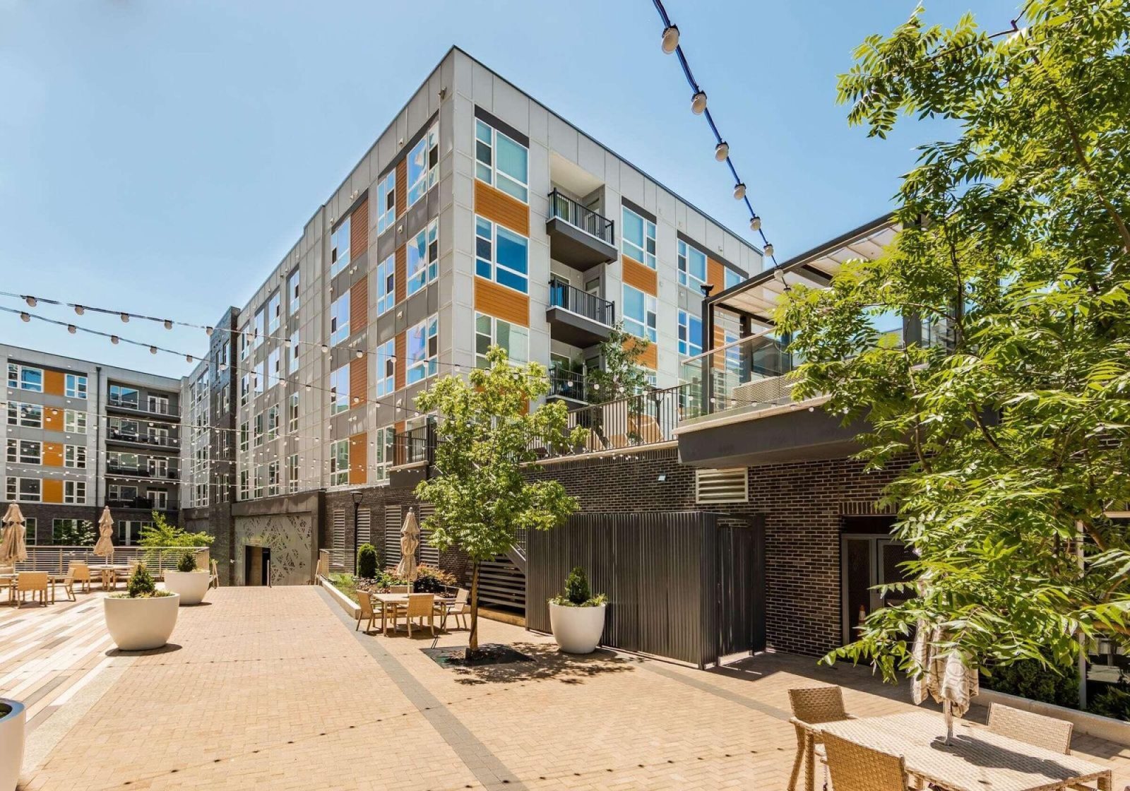 Uptown 550 exterior