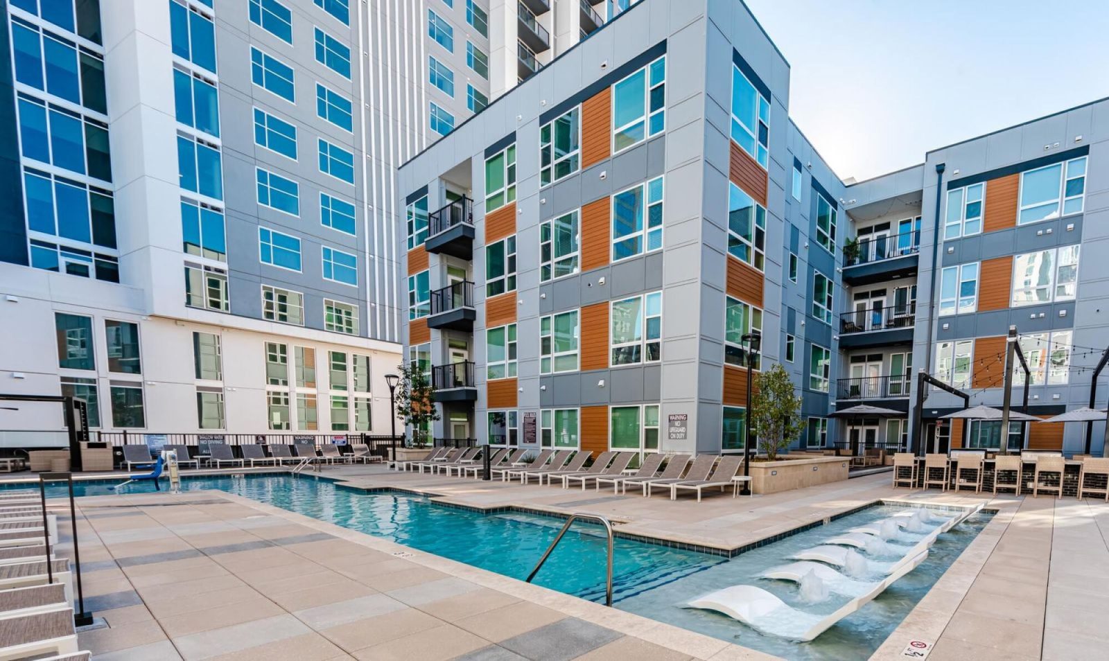 Uptown 550 — amenities