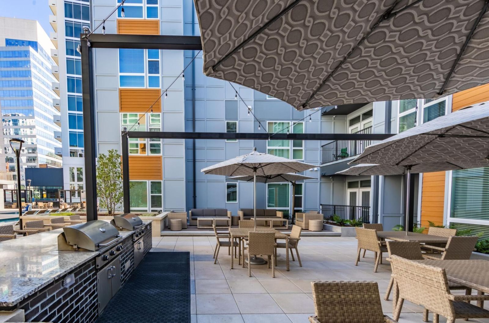 Uptown 550 — amenities