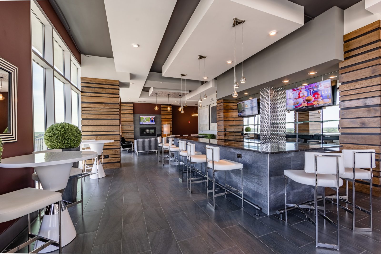Uptown 550 — amenities