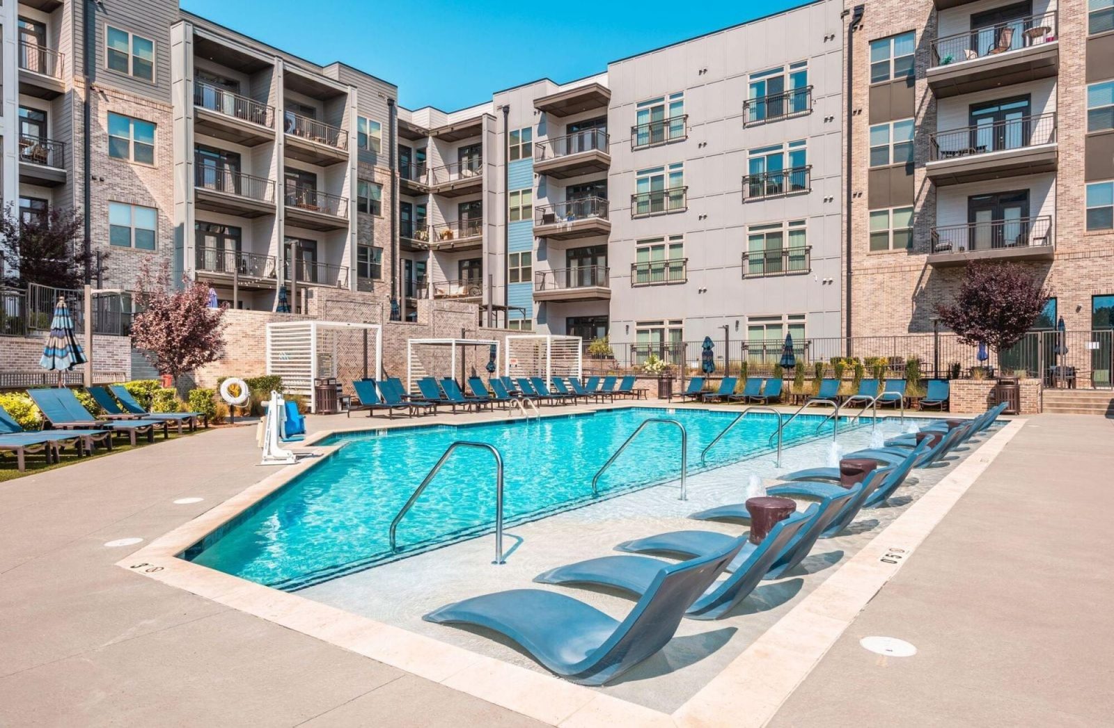 Village at Commonwealth — amenities